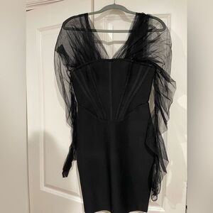 Mini Black Bandage dress
FASHIONNOVA
SIZE M